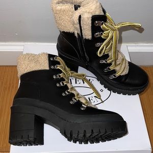 Steve Madden Bundleup booties. Size 7
